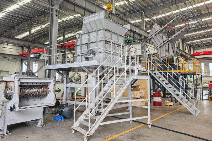 Otvírač pytlů pro projekt recyklace komunálního odpadu (MSW) na Blízkém východě