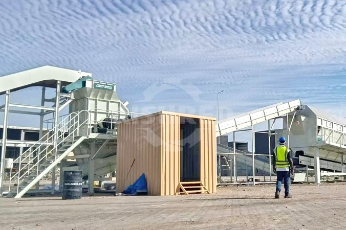 Roztrhávač pytlů pro projekt recyklace komunálního odpadu (MSW) v západní Asii