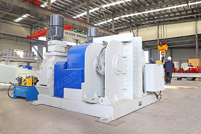 Odstraněč patních drátů pneumatik