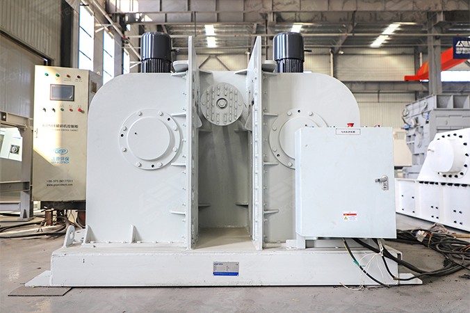 Odstraněč patních drátů pneumatik