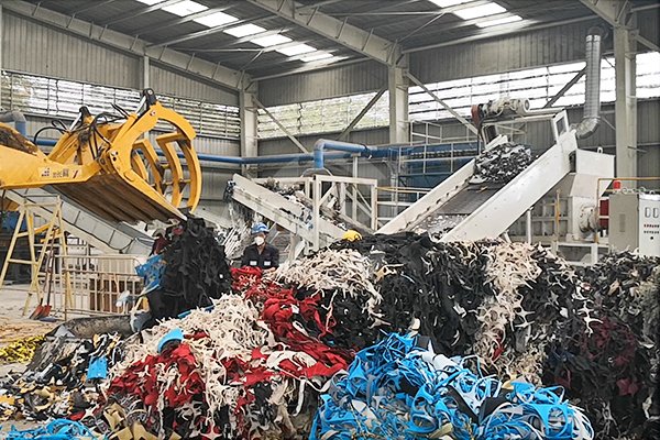 Závod na recyklaci textilního odpadu