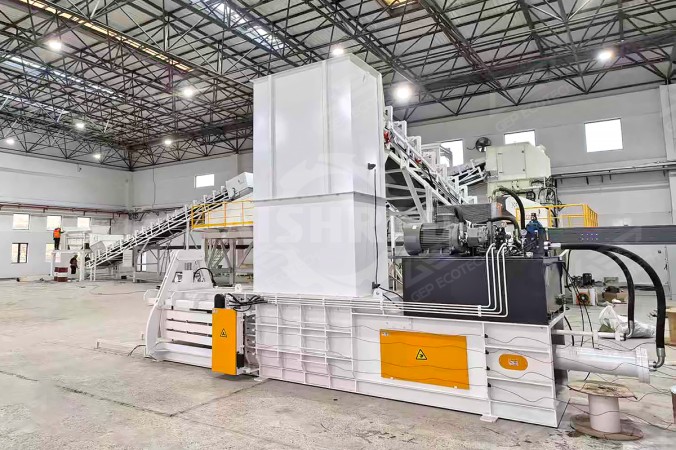 Kompaktor odpadu pro projekt přeměny hořlavých složek stavebního odpadu na alternativní palivo v Šanghaji