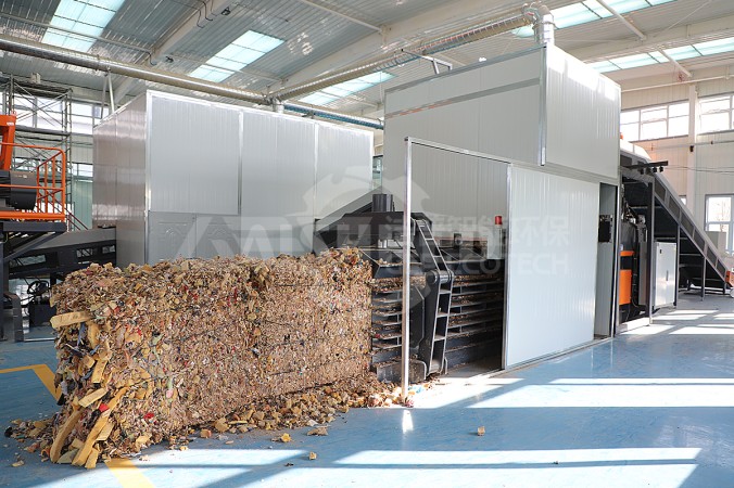 Hydraulický lis pro linku recyklace průmyslového odpadu v provincii Che-nan v Číně