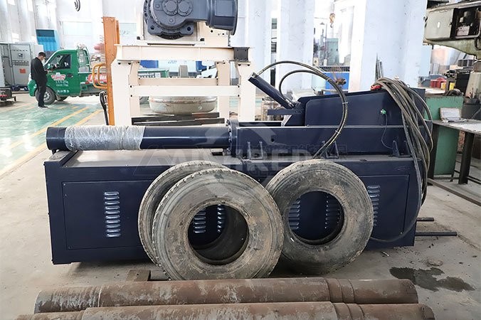 Odstraněč patních drátů pneumatik